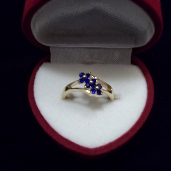 Elegant Gold and Blue Stone Ring - Picture 1 of 3